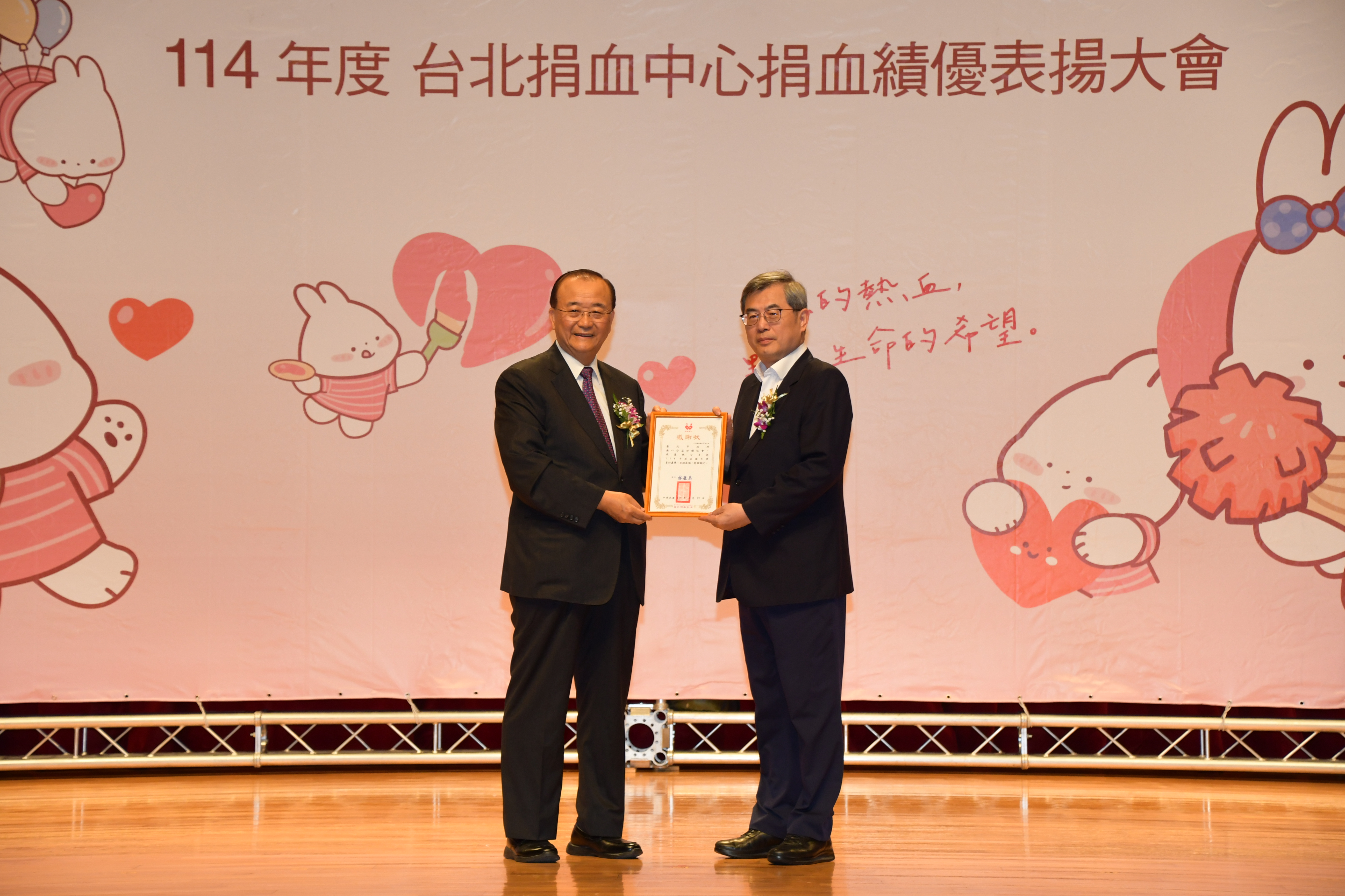 台灣血液基金會董事長侯勝茂（左）台北市副市長李泰興（右）