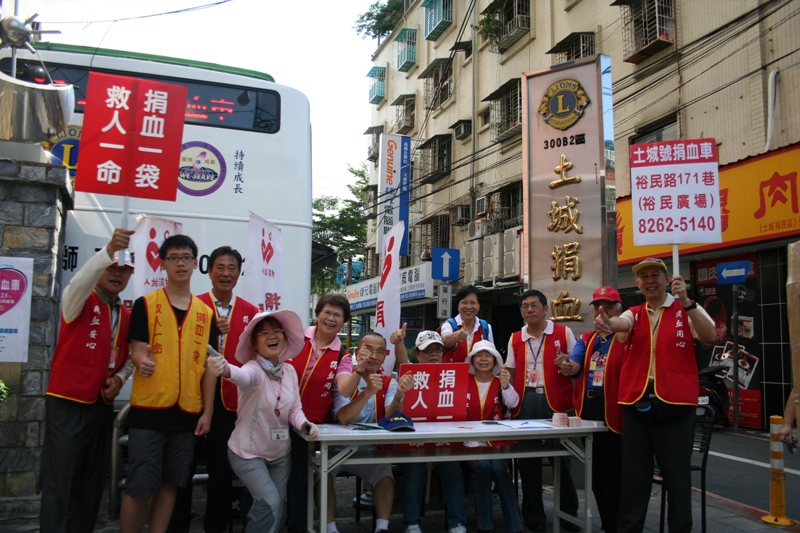 車上大合照